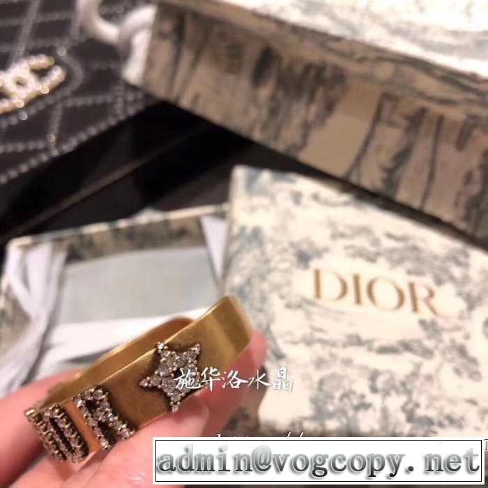 今季は特に注目ファション  ブレスレットおしゃれな夏ファッション2019 ディオール DIOR 今年の夏は着こなし