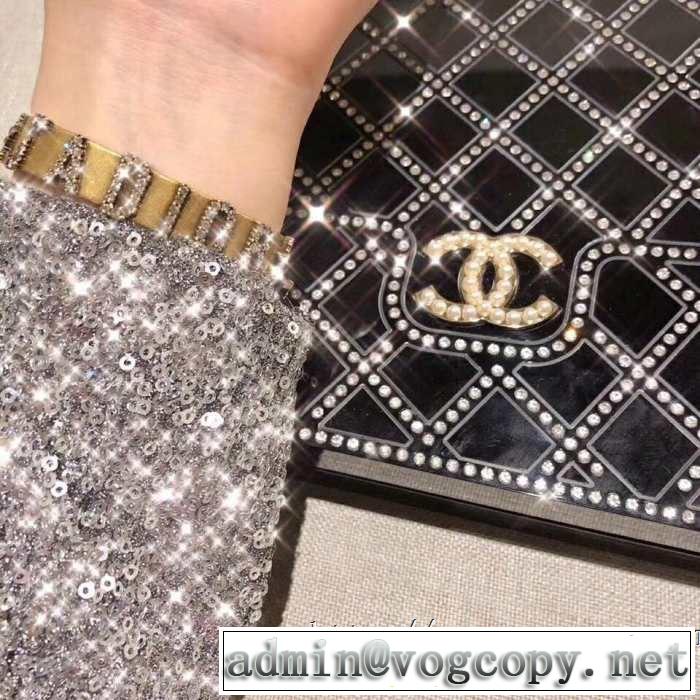 今季は特に注目ファション  ブレスレットおしゃれな夏ファッション2019 ディオール DIOR 今年の夏は着こなし