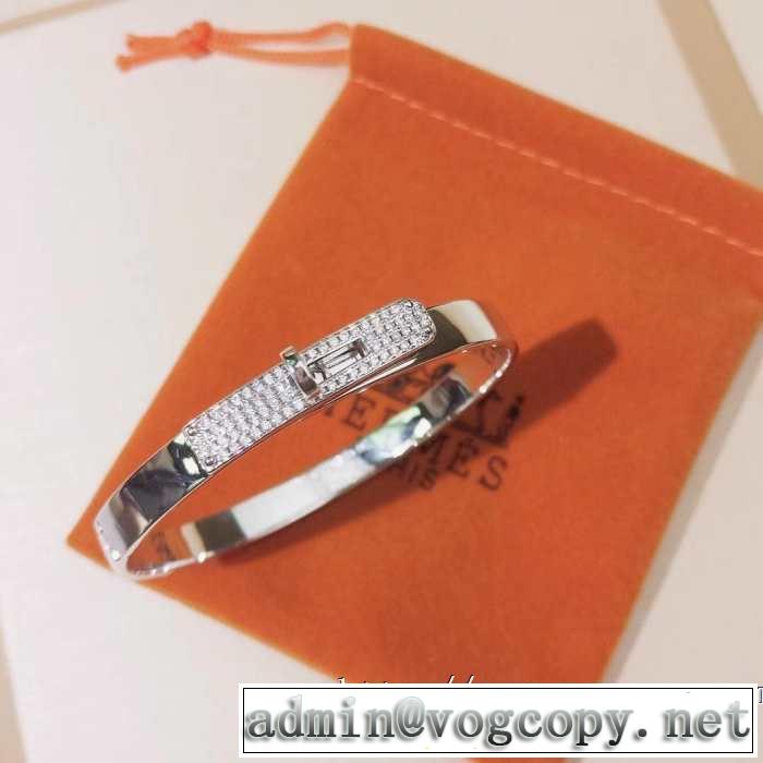 夏らしい抜け感を演出し ブレスレット 2色可選 エルメス 2019年春夏シーズンの人気 HERMES サラサラの着心地