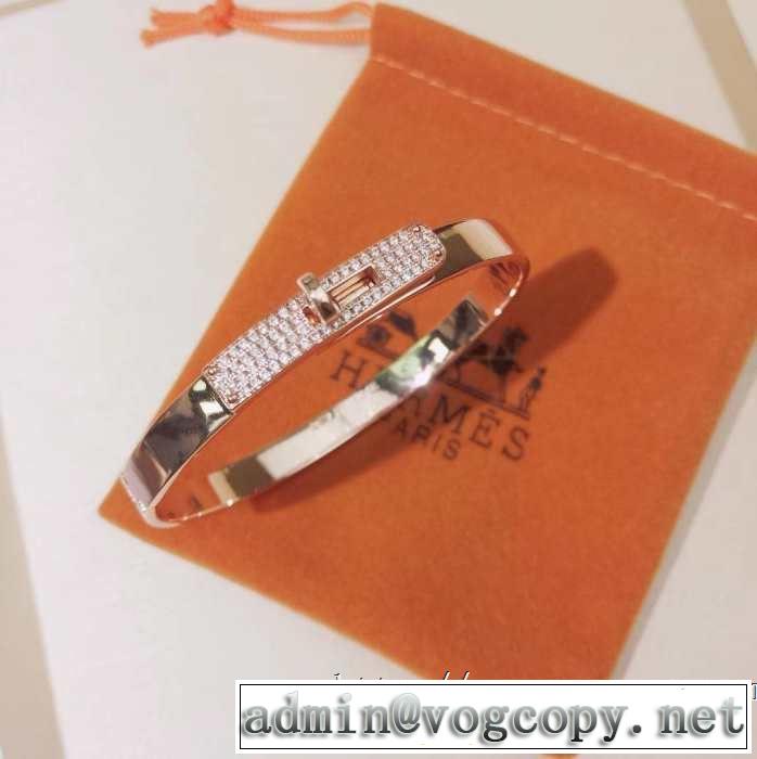 夏らしい抜け感を演出し ブレスレット 2色可選 エルメス 2019年春夏シーズンの人気 HERMES サラサラの着心地