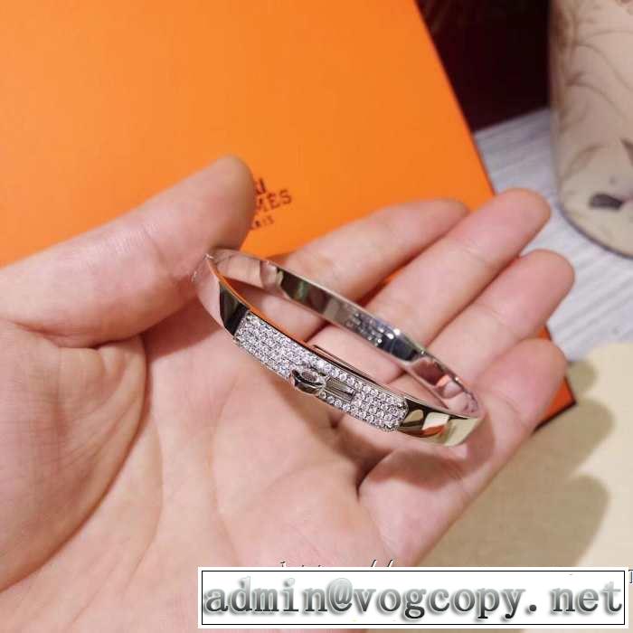 夏らしい抜け感を演出し ブレスレット 2色可選 エルメス 2019年春夏シーズンの人気 HERMES サラサラの着心地