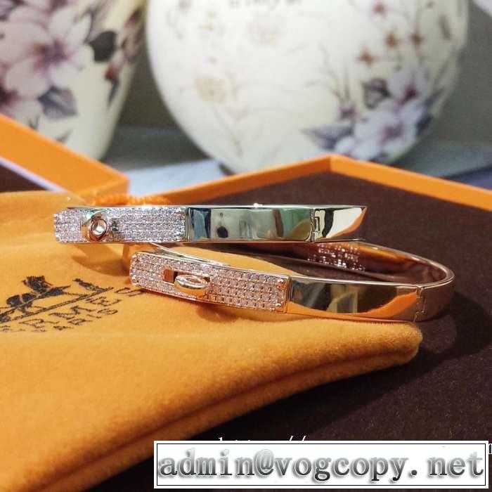 夏らしい抜け感を演出し ブレスレット 2色可選 エルメス 2019年春夏シーズンの人気 HERMES サラサラの着心地