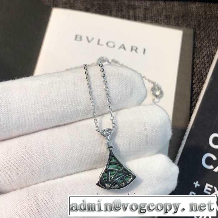 ブルガリ BVLGARI ネックレス 魅力的なカラー使い 《2019年》今、注目のストリート