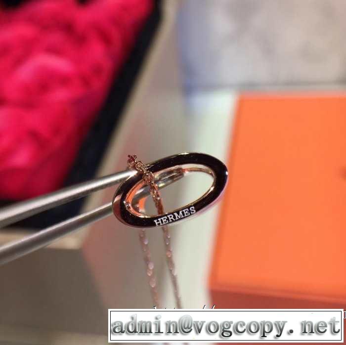 エルメス HERMES ネックレス 春夏アイテムから新たに登場！ 海外セレブが注目アイテム