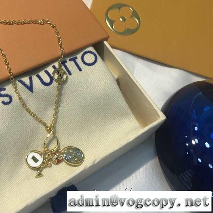 おしゃれな夏ファッション2019 季節感のあるファッション ルイ ヴィトン LOUIS VUITTON ネックレス