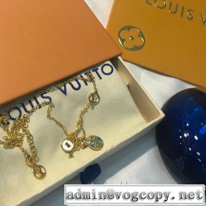 おしゃれな夏ファッション2019 季節感のあるファッション ルイ ヴィトン LOUIS VUITTON ネックレス