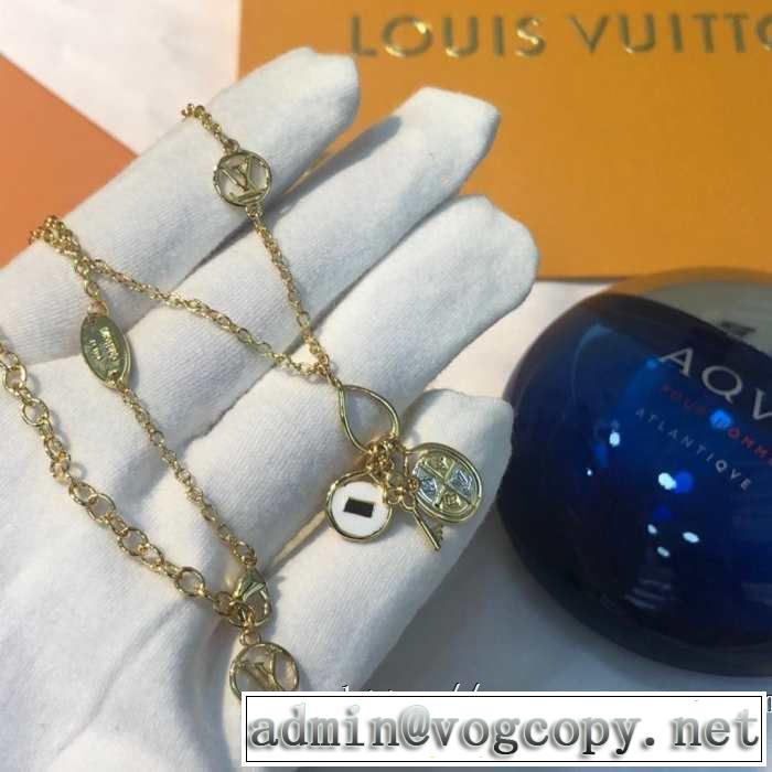 おしゃれな夏ファッション2019 季節感のあるファッション ルイ ヴィトン LOUIS VUITTON ネックレス