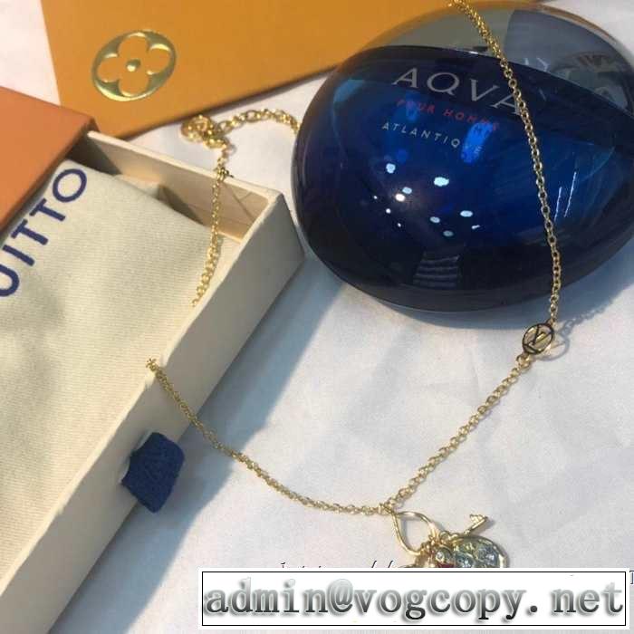 おしゃれな夏ファッション2019 季節感のあるファッション ルイ ヴィトン LOUIS VUITTON ネックレス