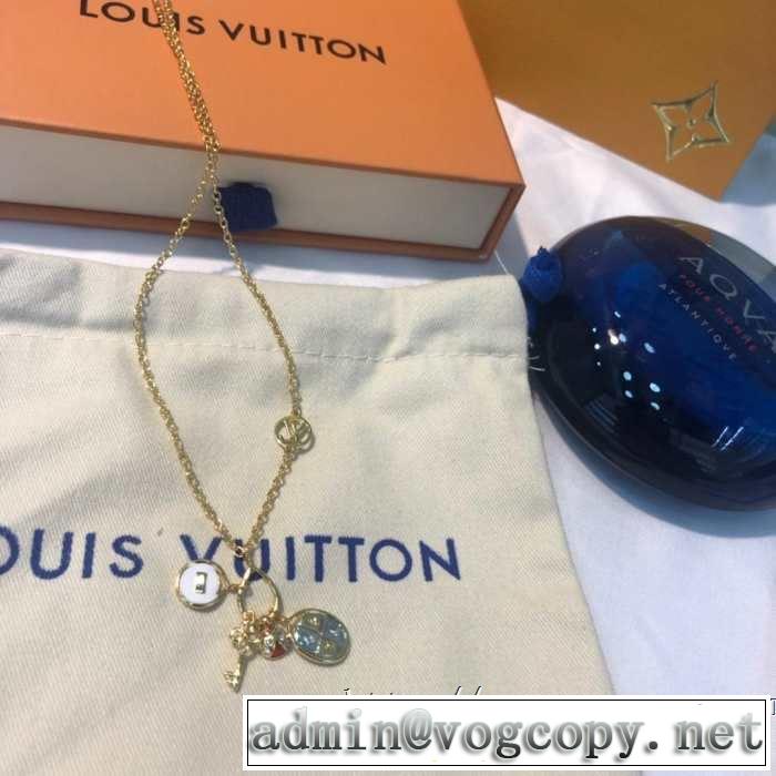 おしゃれな夏ファッション2019 季節感のあるファッション ルイ ヴィトン LOUIS VUITTON ネックレス