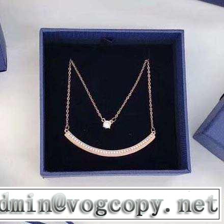 ネックレス 夏に良く似合うちょっと新品 おしゃれな夏ファッション2019 スワロフスキー SWAROVSKI