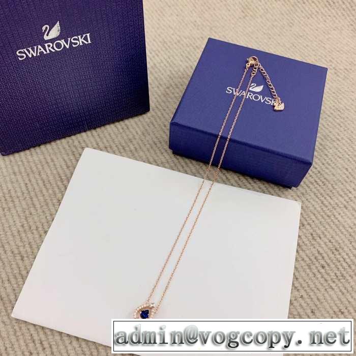 2019春夏トレンドアイテム スワロフスキー SWAROVSKI ネックレス 一気にトレンド感満載な着こなし