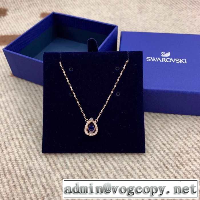 2019春夏トレンドアイテム スワロフスキー SWAROVSKI ネックレス 一気にトレンド感満載な着こなし