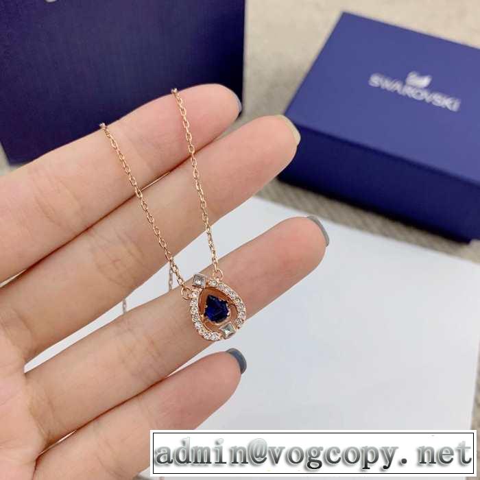 2019春夏トレンドアイテム スワロフスキー SWAROVSKI ネックレス 一気にトレンド感満載な着こなし