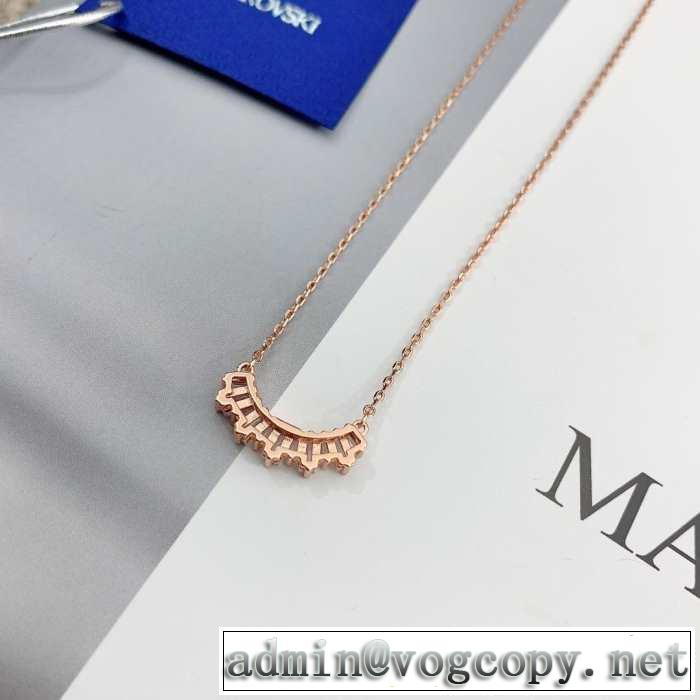 ネックレス おすすめ大人かわいい着こなし 2019年の春夏に着たい スワロフスキー SWAROVSKI