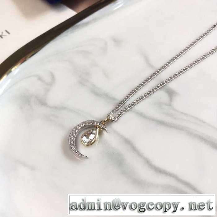 スワロフスキー SWAROVSKI ネックレス 大人カジュアル夏ファッション2019 主張性もカジュアルさ