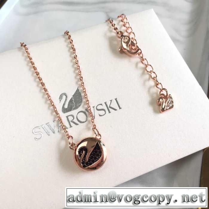 ネックレス スワロフスキー SWAROVSKI 2019年春夏のトレンドアイテム おしゃれな大人の着こなし