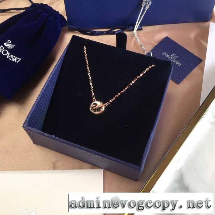 ネックレス スワロフスキー SWAROVSKI 2019年春夏のトレンドアイテム おしゃれな大人の着こなし