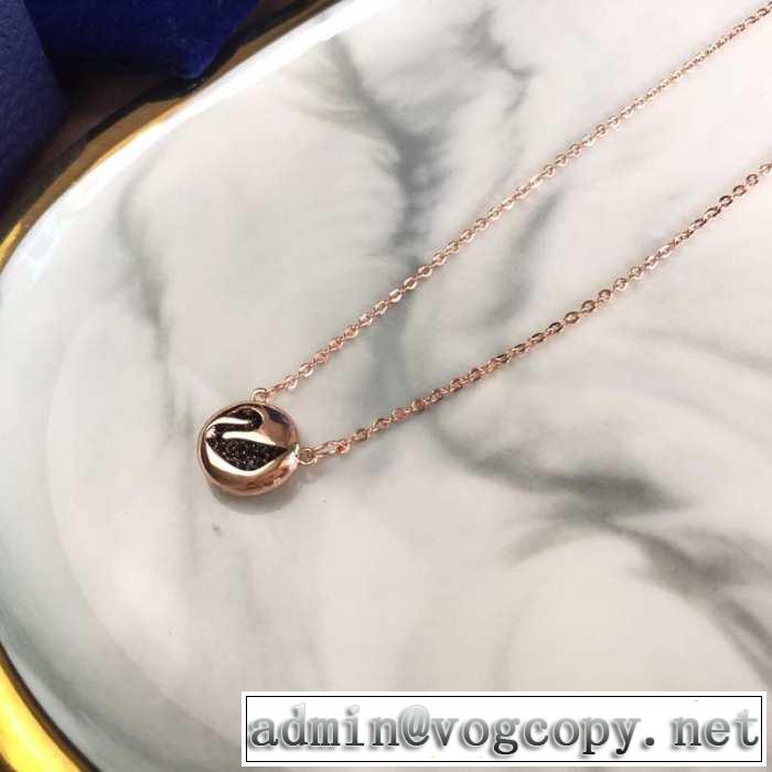 ネックレス スワロフスキー SWAROVSKI 2019年春夏のトレンドアイテム おしゃれな大人の着こなし