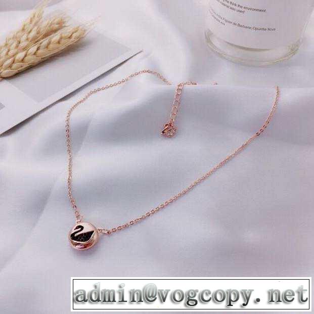 ネックレス スワロフスキー SWAROVSKI 2019年春夏のトレンドアイテム おしゃれな大人の着こなし