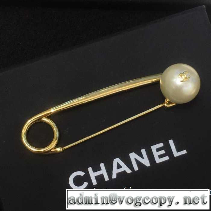 2019年春夏シーズンの人気 オシャレ印象で人気の高い CH CH ブローチ