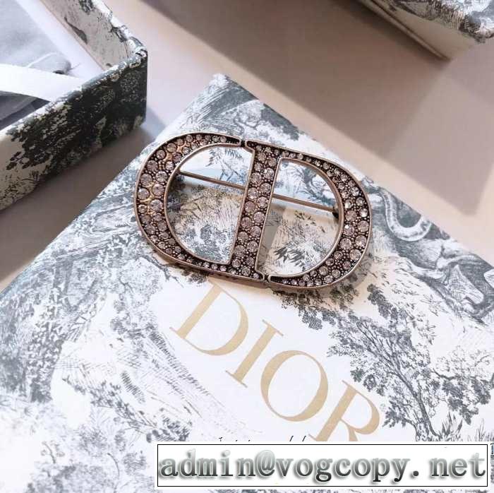 ディオール DIOR ブローチ 春夏トップス最新情報をチェック 季節感もプラス2019新作