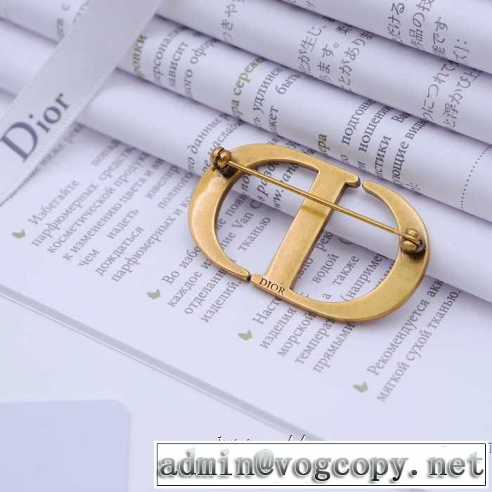 人気ブランド春夏の新作が続々登場 ディオール DIOR ブローチ 2019年春夏シーズンに登場
