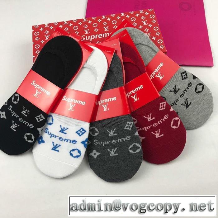SUPREME  2019秋冬最重要アイテム 秋トレンドの新定番 靴下 シュプリーム 今年の流行りファション