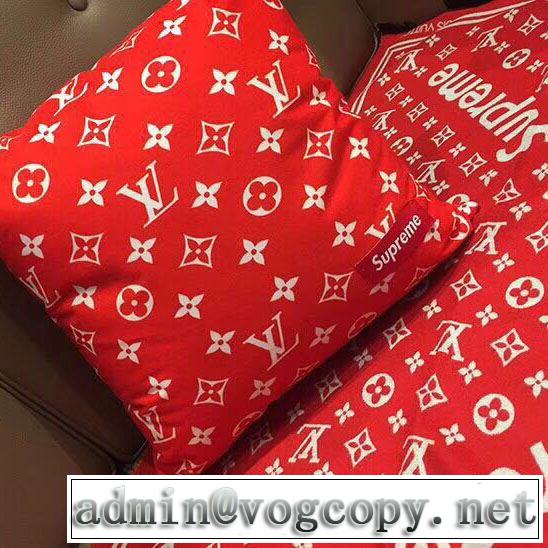 SUPREME 枕を抱く 2019秋冬最重要アイテム シュプリーム 人気ファッション雑誌でも掲載