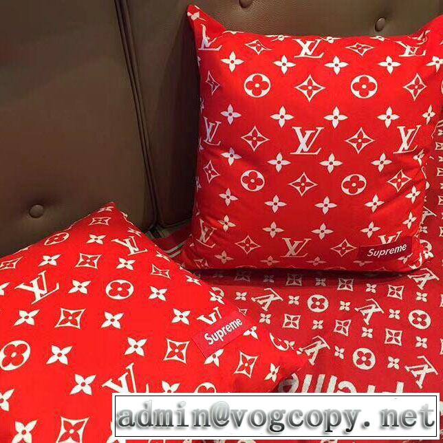 SUPREME 枕を抱く 2019秋冬最重要アイテム シュプリーム 人気ファッション雑誌でも掲載