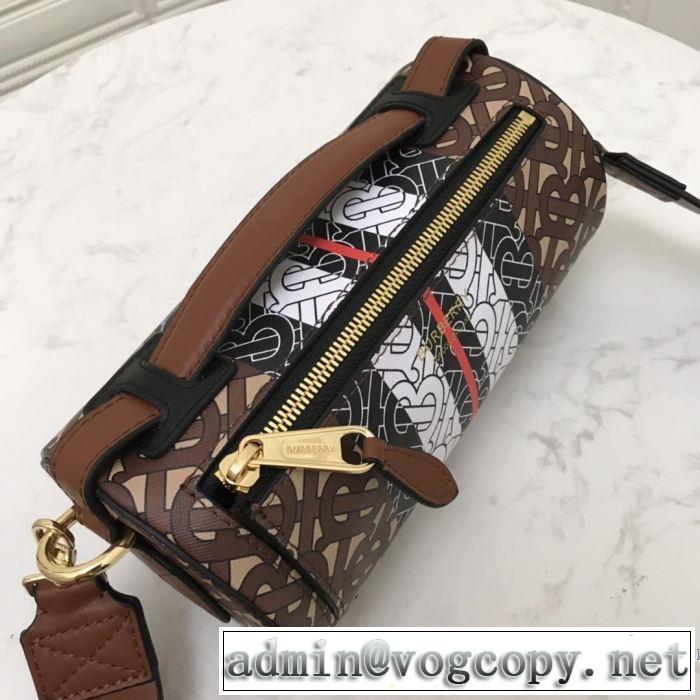 夏の大人カジュアルスタイル  バーバリー リラックススタイルが実現 BURBERRY 2019年最新ファッションレディースバッグ