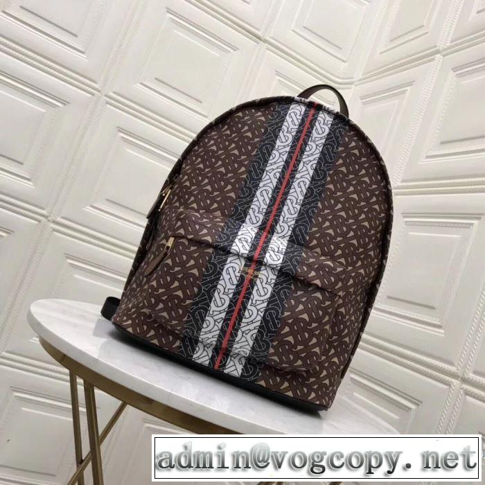 春夏のトレンドアイテム リュック  大人の可愛さを引き立て  バーバリー BURBERRY 大人カジュアル夏ファッション2019
