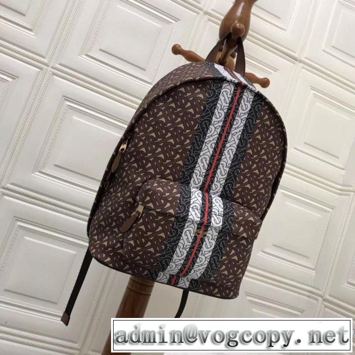 春夏のトレンドアイテム リュック  大人の可愛さを引き立て  バーバリー BURBERRY 大人カジュアル夏ファッション2019