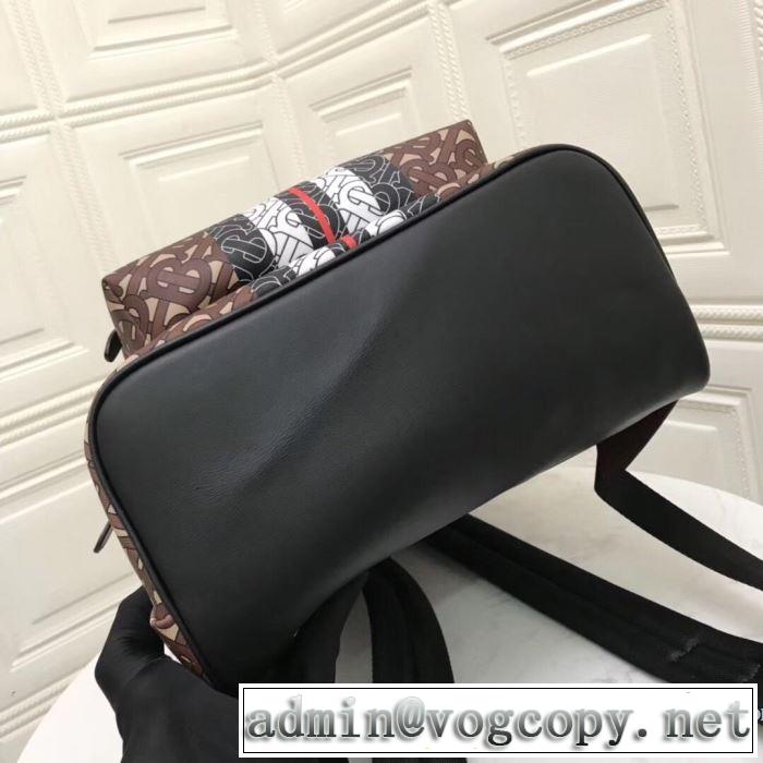 春夏のトレンドアイテム リュック  大人の可愛さを引き立て  バーバリー BURBERRY 大人カジュアル夏ファッション2019