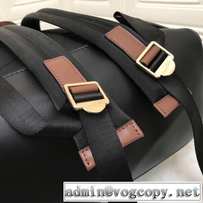 春夏のトレンドアイテム リュック  大人の可愛さを引き立て  バーバリー BURBERRY 大人カジュアル夏ファッション2019