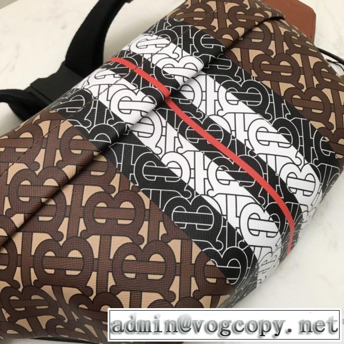 キレイめ感が強い  風通しの良いフレア バーバリー BURBERRY今旬のシルエットバランス ウエストポーチ
