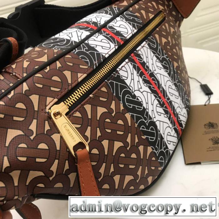 キレイめ感が強い  風通しの良いフレア バーバリー BURBERRY今旬のシルエットバランス ウエストポーチ
