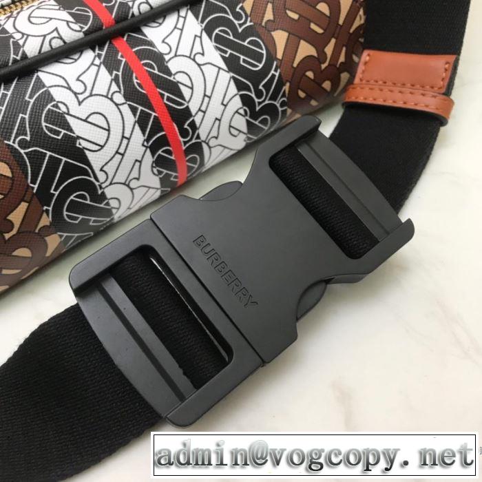 キレイめ感が強い  風通しの良いフレア バーバリー BURBERRY今旬のシルエットバランス ウエストポーチ