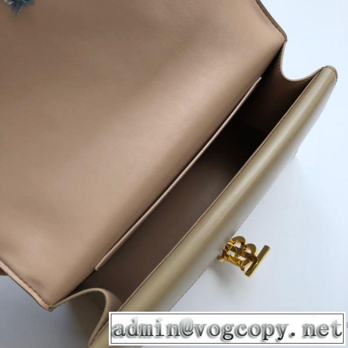 素敵カジュアルの春夏コレクション レディースバッグ  新作コレクションを見る バーバリー BURBERRY 2019年の春夏に着たい