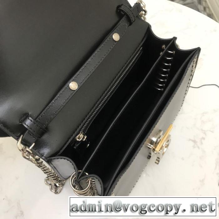 バーバリー 2019年春夏シーズンの人気 BURBERRY おすすめな大人のトレンド レディースバッグ サラサラの着心地