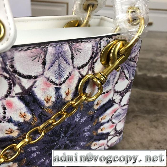 ディオール DIOR ハンドバッグ 2019年春夏のトレンドアイテム 春夏シンプルファッションでOK！