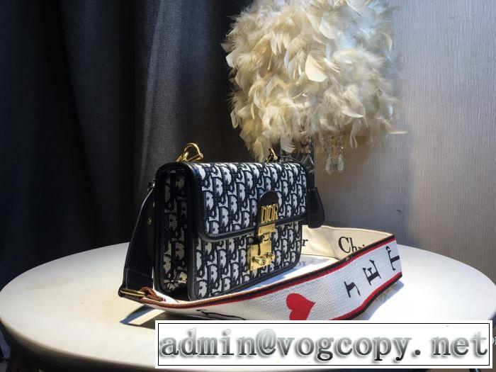 ぜひ今年のトレンドをチェック ディオール DIOR ちょっと大人の印象 レディースバッグ 2019年春夏流行ファッション