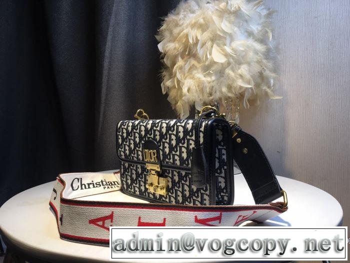 ぜひ今年のトレンドをチェック ディオール DIOR ちょっと大人の印象 レディースバッグ 2019年春夏流行ファッション