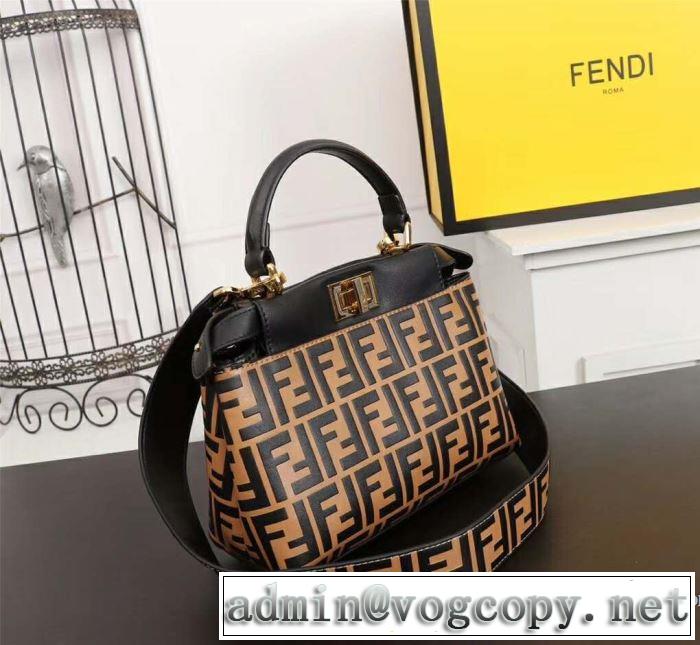 2019春夏も引き続きトレンド 春夏の流行りトップス フェンディ FENDI ハンドバッグ  2色可選