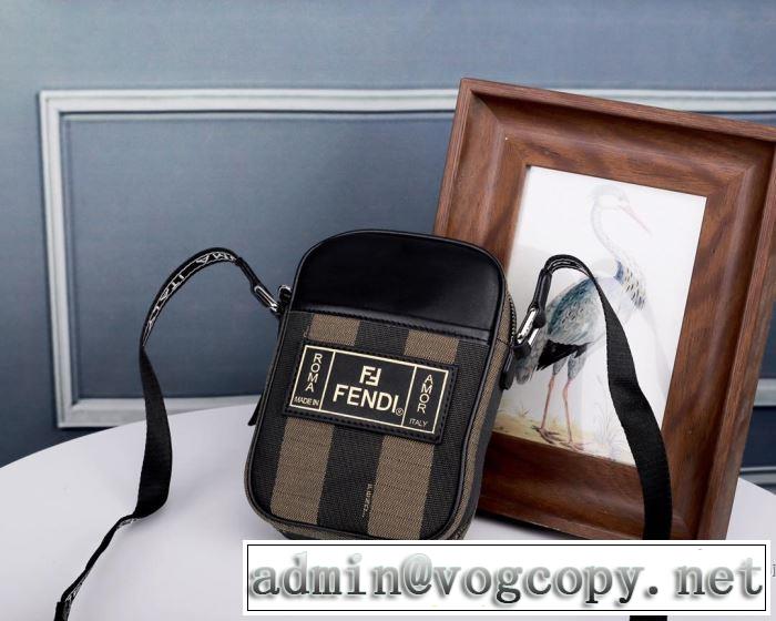 フェンディ FENDI 目を引く春夏トップス  レディースバッグ【2019年】夏のファッション  多色選択可 優しい雰囲気スタイリッシュに