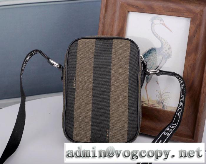 フェンディ FENDI 目を引く春夏トップス  レディースバッグ【2019年】夏のファッション  多色選択可 優しい雰囲気スタイリッシュに