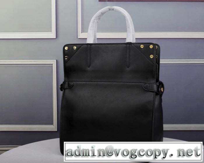 フェンディ FENDI 特に夏は人気アイテム 多色選択可  レディースバッグ今年春夏ファション流行り 暑い今こそ活躍させたい！