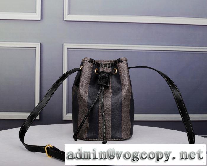 レディースバッグ  透け感新作がイチ推し フェンディ 上品な印象に格上げ FENDI 2019SSのトレンド商品  夏大人気のアイテム