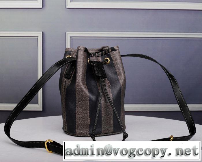 レディースバッグ  透け感新作がイチ推し フェンディ 上品な印象に格上げ FENDI 2019SSのトレンド商品  夏大人気のアイテム