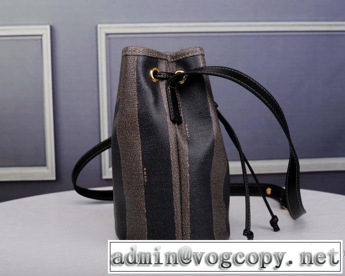 レディースバッグ  透け感新作がイチ推し フェンディ 上品な印象に格上げ FENDI 2019SSのトレンド商品  夏大人気のアイテム