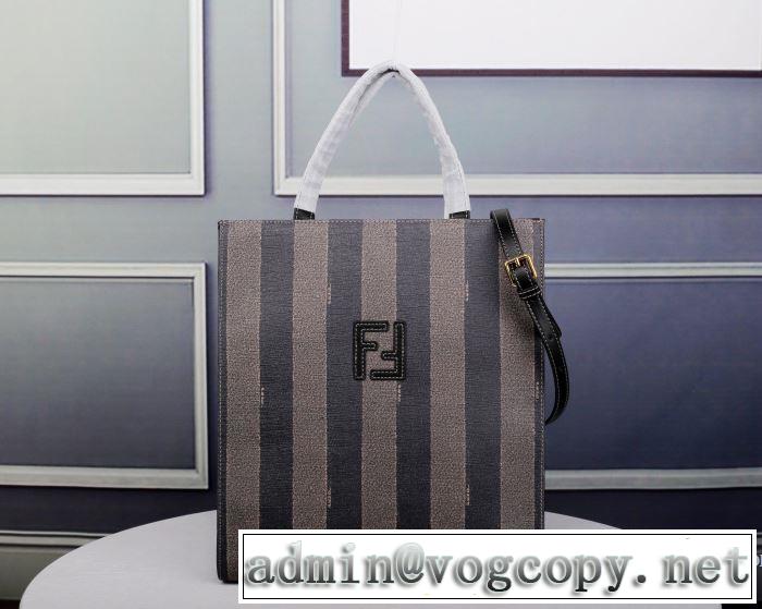 レディースバッグ  元気な印象のコーデ フェンディ2019春夏トレンドアイテム  FENDI  着るだけで上品なスタイル